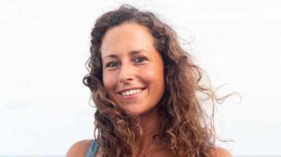 Surfista murió luego de ser atravesada en el pecho por un pez espada Surfista murió luego de ser atravesada en el pecho por un pez espada