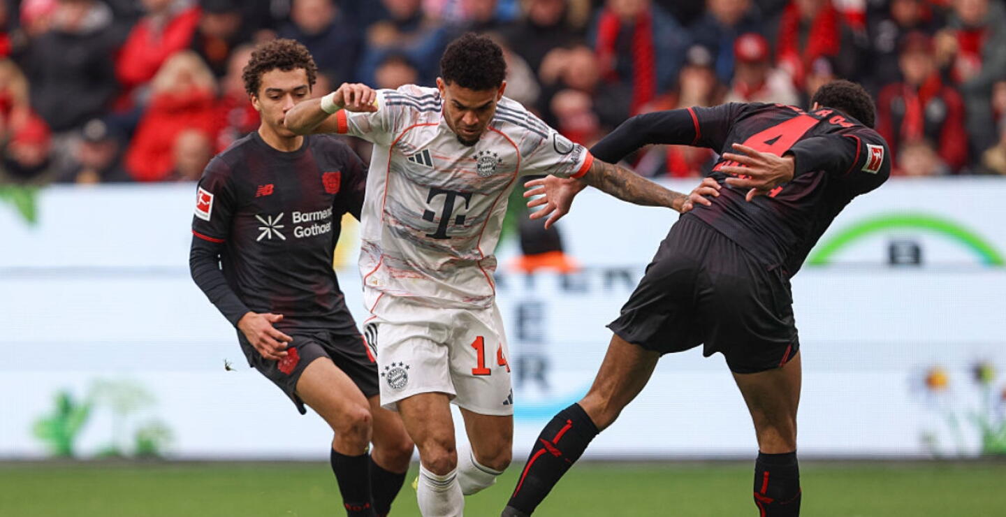 Luis Díaz en Bayer Leverkusen vs. Bayern Múnich en juego de la Bundesliga.