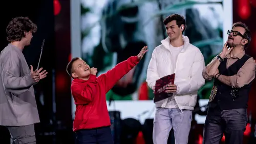 Jbot y Tuti y Matías Hernández se conocen en La Voz Kids.