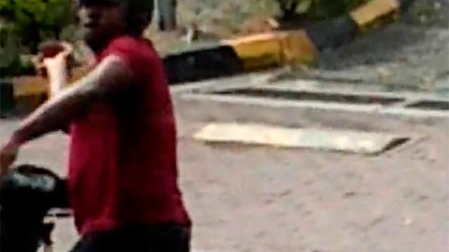 Vandalismo contra el MIO: reprochable ataque con piedra por parte de motociclista a bus del sistema