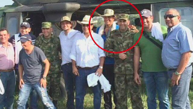 ¿Por qué el ‘Ñeñe’ Hernández viajó en un avión militar y se tomó fotos con generales? ¿Por qué el ‘Ñeñe’ Hernández viajó en un avión militar y se tomó fotos con generales?