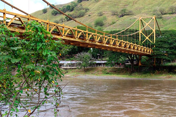 061016_puente_bolombolo.jpg