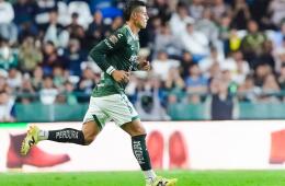 James Rodríguez en acción de juego con León. 