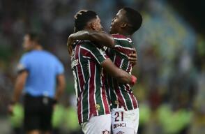 John Kennedy, jugador del Fluminense, celebra con John Arias John Kennedy, jugador del Fluminense, celebra con John Arias