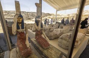 Descubren en Egipto 250 sarcófagos con momias y 150 estatuas de bronce: una de ellas es de Imhotep Descubren en Egipto 250 sarcófagos con momias y 150 estatuas de bronce: una de ellas es de Imhotep