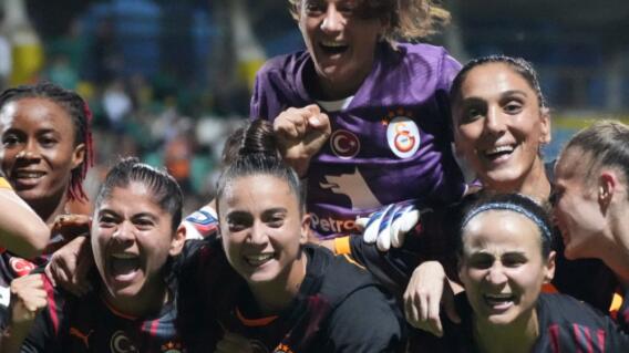 Catalina Usme, jugadora colombiana del Galatasaray, celebra la clasificación en Champions League femenina Catalina Usme, jugadora colombiana del Galatasaray, celebra la clasificación en Champions League femenina