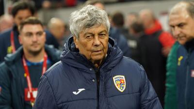  Mircea Lucescu, técnico de la Selección Rumania. 