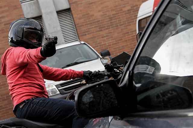 En zonas olvidadas por el Estado, Clan del Golfo recluta y paga a jóvenes para matar policías