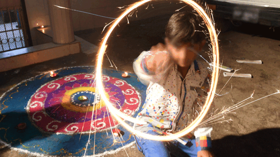 350806_Manipulación de pólvora // Foto: AFP, imagen de referencia