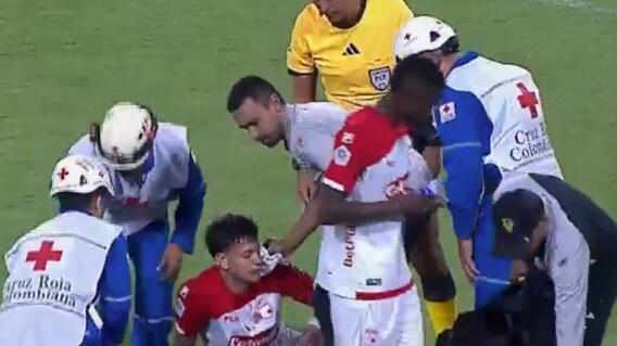 Alexis Zapata recibiendo atenci?n m?dica en Tolima vs. Santa Fe por Liga II-2025. Alexis Zapata recibiendo atenci?n m?dica en Tolima vs. Santa Fe por Liga II-2025.