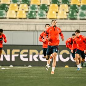 Daniel Muñoz volvió a ser convocado por Crystal Palace tras superar una lesión en el hombro. 