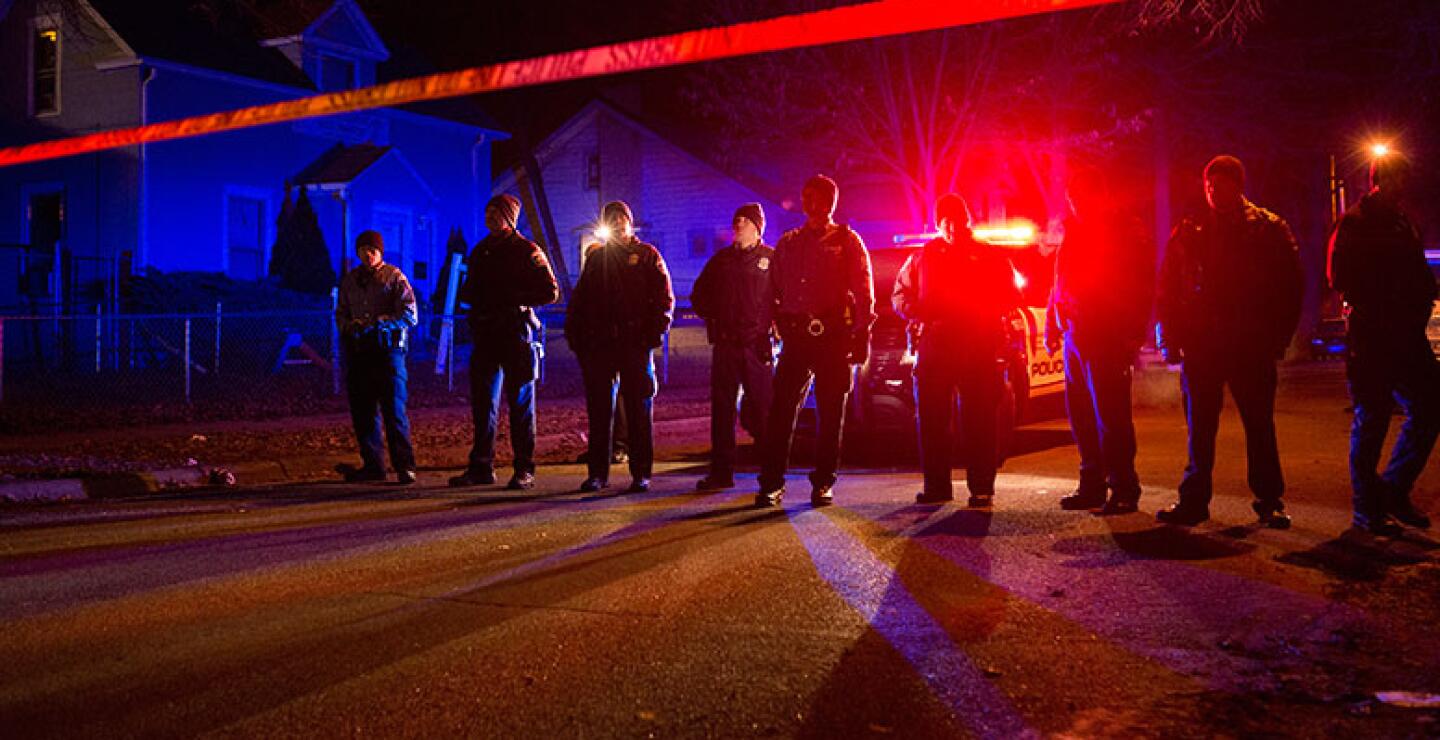 En otro incidente, el domingo 16 personas resultaron heridas en un tiroteo que se desató en Nueva Orleans, durante una reunión no autorizada en un barrio de esta ciudad de Luisiana, en el sur de Estados Unidos.