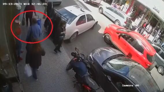 Conductor tuvo una convulsión mientras estacionaba y mató a una peatona Conductor tuvo una convulsión mientras estacionaba y mató a una peatona