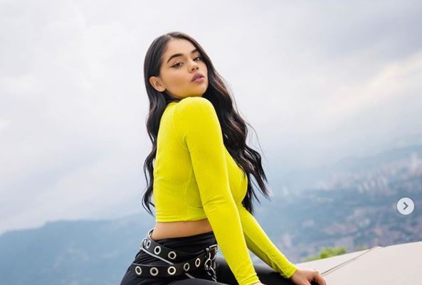 A La Segura se le sale una chichi en pleno video y aclara los rumores