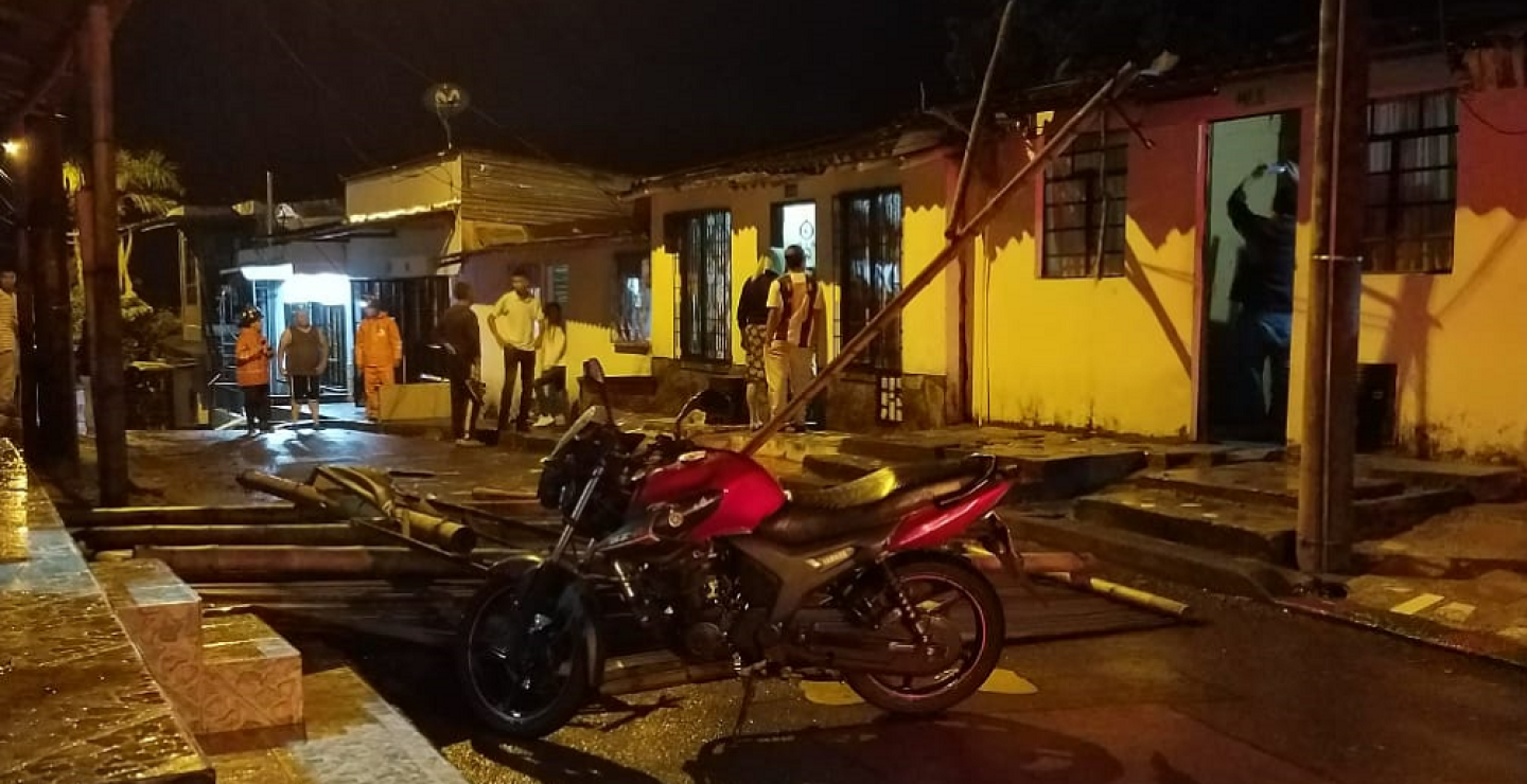 344702_BLU Radio. Fuerte vendaval afectó a 21 familias en Armenia / Foto: Suministrada