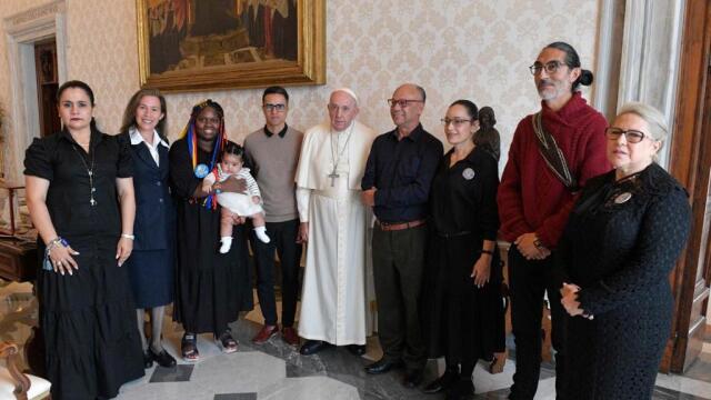 Representantes de la Mesa de Víctimas se reunieron con el papa Francisco en el Vaticano Representantes de la Mesa de Víctimas se reunieron con el papa Francisco en el Vaticano