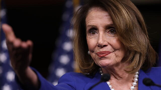 Nancy Pelosi sale en defensa de Joe Biden tras denuncias de “tocamientos inapropiados”