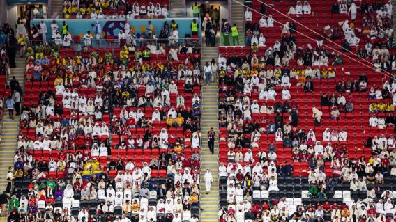 El 50% de la hinchada catarí abandonó el estadio Al Bayt antes de que finalizara el juego entre Qatar y Ecuador. El 50% de la hinchada catarí abandonó el estadio Al Bayt antes de que finalizara el juego entre Qatar y Ecuador.
