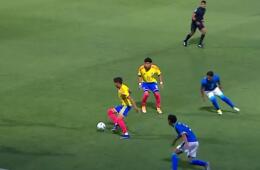 Acción de juego entre Colombia Sub-17 y Brasil en partido de preparación.