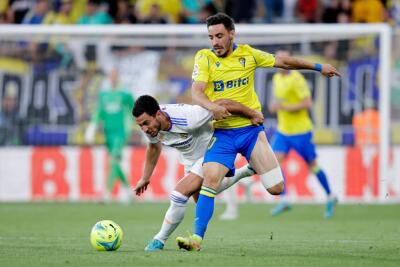 Cádiz y Real Madrid, en acción de juego.