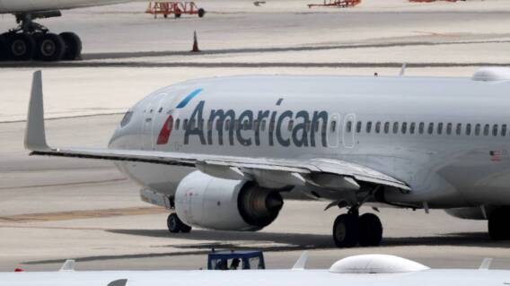 Incendio en avión de American Airlines que estaba a punto de despegar en Estados Unidos Incendio en avión de American Airlines que estaba a punto de despegar en Estados Unidos