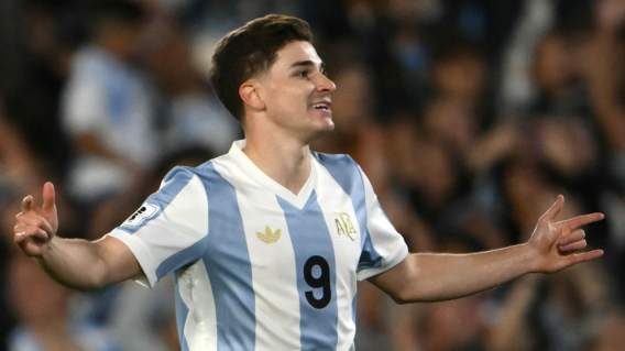 Julián Álvarez celebra su gol con Argentina frente a Chile, por la fecha 15 de las Eliminatorias Sudamericanas Julián Álvarez celebra su gol con Argentina frente a Chile, por la fecha 15 de las Eliminatorias Sudamericanas