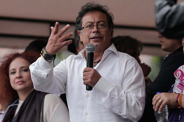 Gustavo Petro trabaja contrarreloj para definir su fórmula presidencial