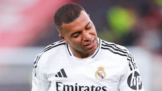 Kylian Mbappé se lamenta por su penalti errado con Real Madrid frente a Liverpool, en Champions League Kylian Mbappé se lamenta por su penalti errado con Real Madrid frente a Liverpool, en Champions League