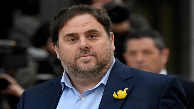Líder separatista catalán se niega a hablar en juicio argumentando que es un preso político