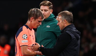 Hansi Flick, DT del Barcelona, en medio del partido contra PSG por la Champions League. 