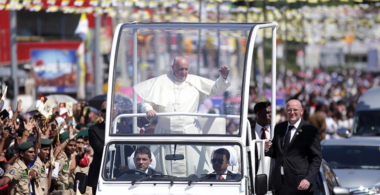 Budistas, musulmanes o protestantes, todos están contentos y dan la bienvenida al papa Francisco a Sri Lanka convencidos de que la llegada del pontífice es una bendición para un país que comienza una nueva etapa de su historia con deudas pendientes.