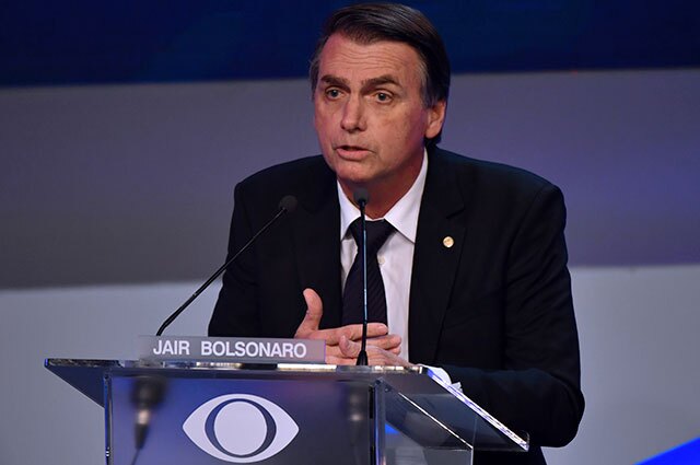 Atentan contra candidato presidencial brasileño durante mitin político