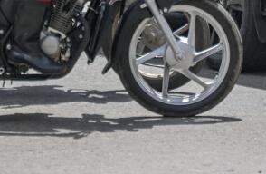 Motoladrones en Cartagena quedaron grabados: ladrones rompieron el vidrio del copiloto