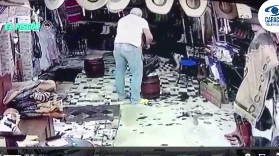 5233_La Kalle - Vicente Fernandez de Yo me llamo fue grabado en tienda de ropa - Foto Caracol TV 5233_La Kalle - Vicente Fernandez de Yo me llamo fue grabado en tienda de ropa - Foto Caracol TV