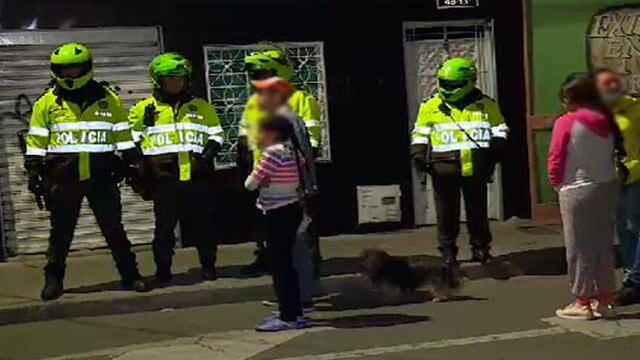 Hombre mata a disparos a perro en el sur de Bogotá y sus vecinos por poco lo linchan Hombre mata a disparos a perro en el sur de Bogotá y sus vecinos por poco lo linchan