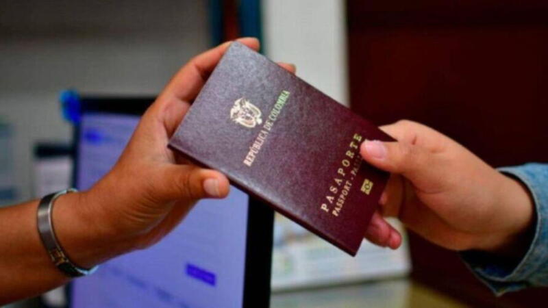 Quejas de ciudadanos que fueron a tramitar el pasaporte y se encontraron con la Cancillería cerrada Quejas de ciudadanos que fueron a tramitar el pasaporte y se encontraron con la Cancillería cerrada
