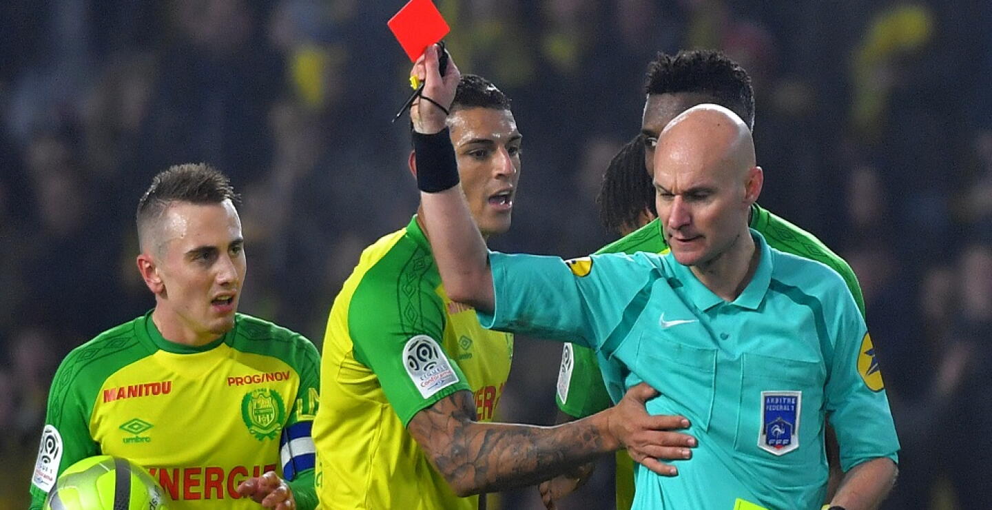 298959_Foto: Tony Chapron árbitro PSG-Nantes/AFP