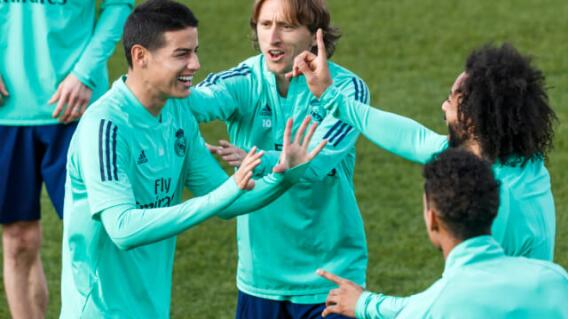 334153_James Rodríguez junto a Luka Modric y Maracelo.