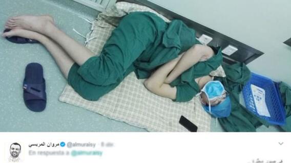 2898_La Kalle Médico quedó dormido en el por exceso de trabajo - Foto - Twitter @almurasy 2898_La Kalle Médico quedó dormido en el por exceso de trabajo - Foto - Twitter @almurasy