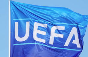 Bandera oficial de la UEFA. 