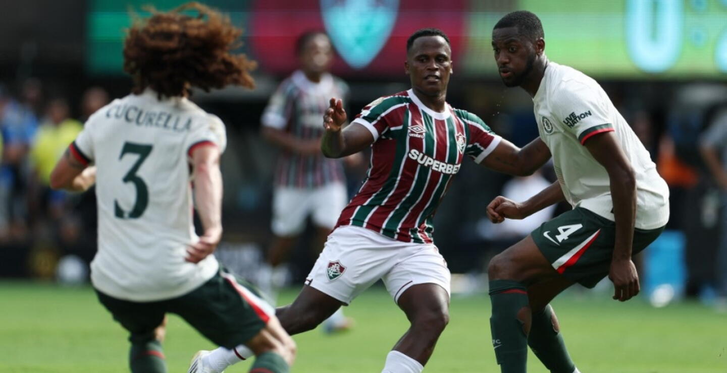 Acción de juego entre Fluminense y PSG, por las semifinales del Mundial de Clubes.