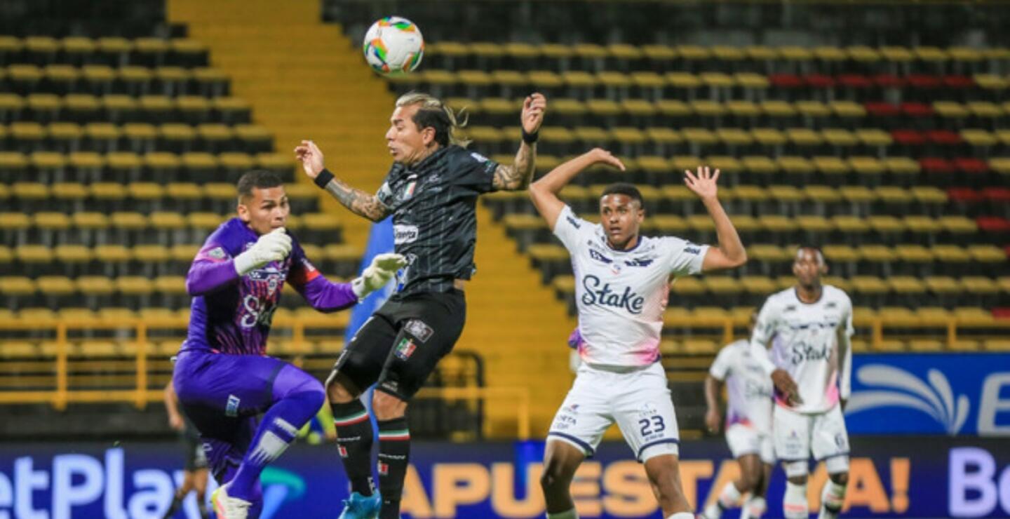 Acción de juego entre Fortaleza y Once Caldas, por la segunda fecha de la Liga BetPlay II-2025.