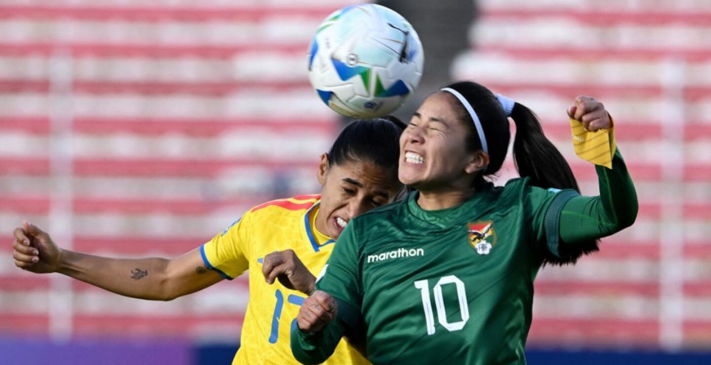 Acción de juego entre Bolivia y Colombia femenina en la Liga de Naciones de la Conmebol.