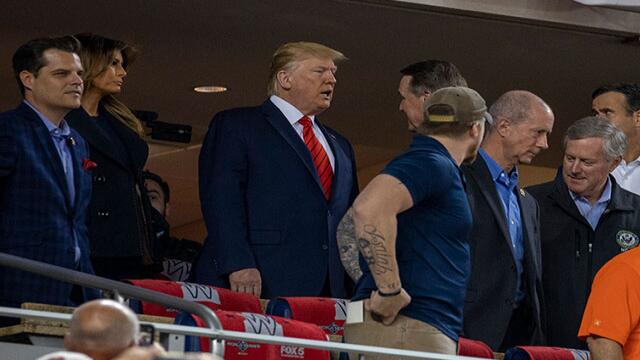 Abuchean al presidente Trump durante partido de la Serie Mundial 
