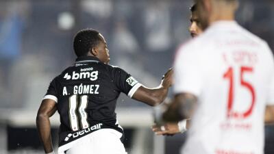 Carlos Andrés Gómez y un festejo de gol con Vasco da Gama en el Brasileirao contra Internacional. 