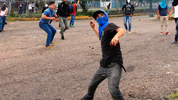 281685_Blu Radio / Protestas en Venezuela / AFP