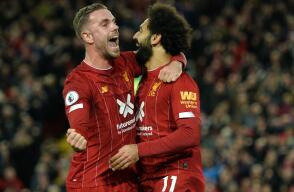 346943_Jordan Henderson y Mohamed Salah // Foto: AFP