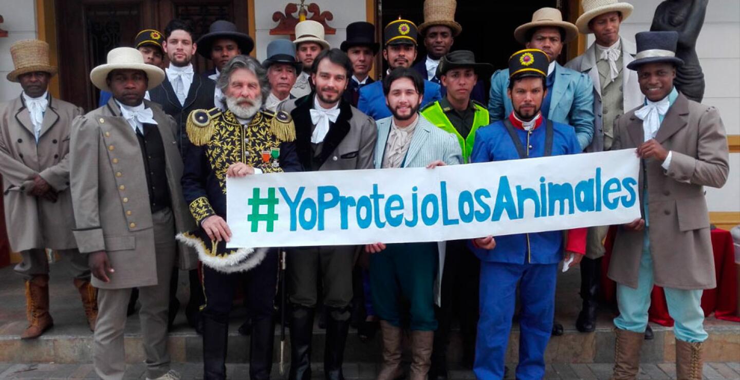 Miembros de la Policía Nacional, que lidera la campaña, salieron a las calles de Buenaventura, Palmira, Buga, Dagua, Roldanillo y Cartago, promover entre los ciudadanos el cuidado de los animales y concientizar sobre las penalidades del maltrato o accione