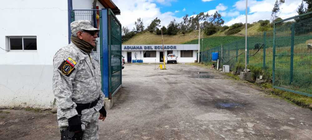 paso ilegal de migrantes en la frontera con ecuador  foto blu radio  (4).jpeg