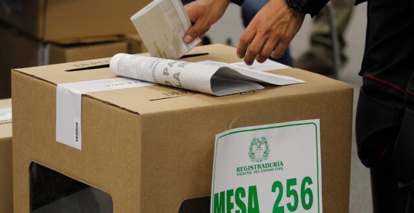 Cuestionan artículo de código electoral: gobernantes locales podrían pagar buses a votantes 